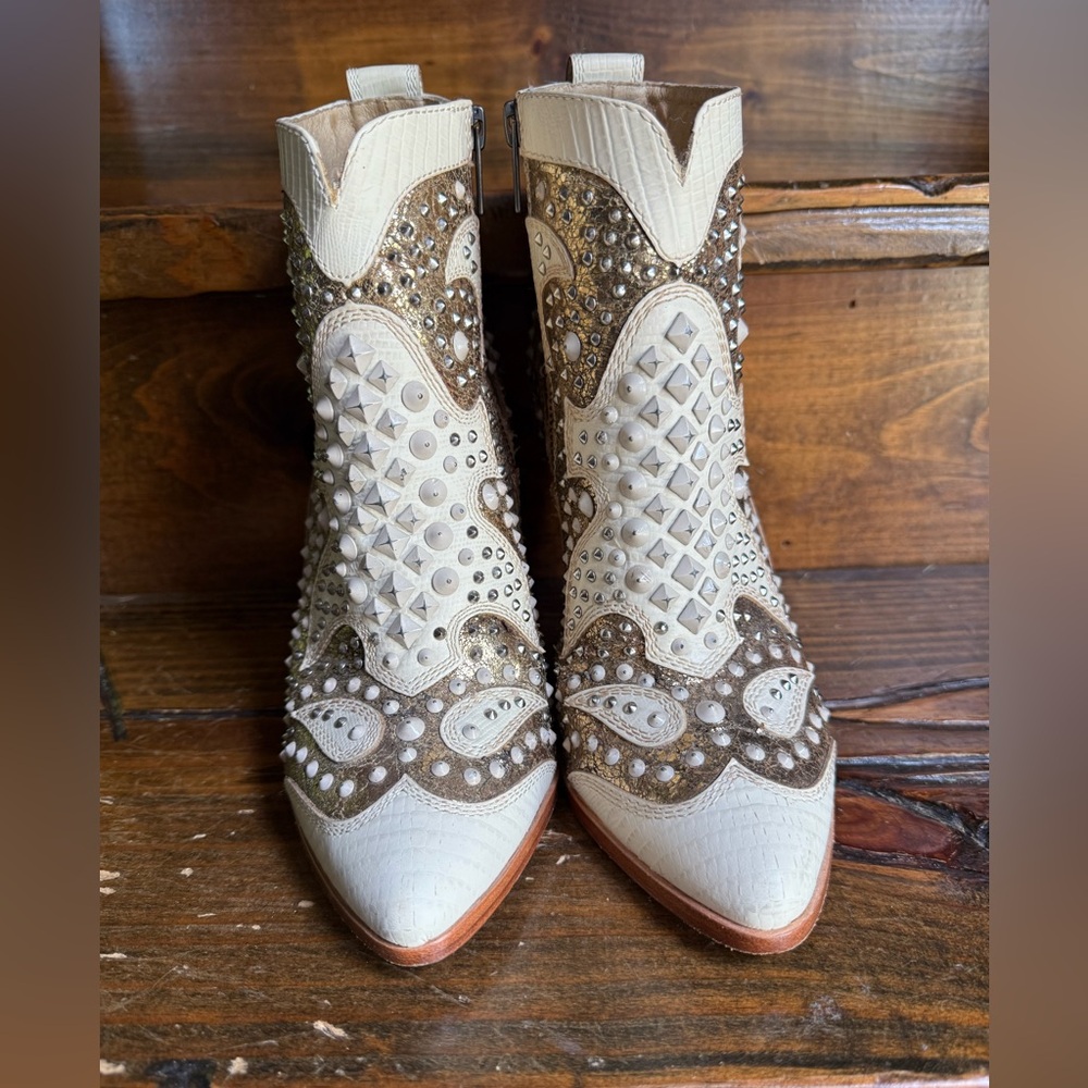 Frye Remy Deco Studded Bootie, 8.5 Women’s White Gold Side Zip - Picture 2 of 11